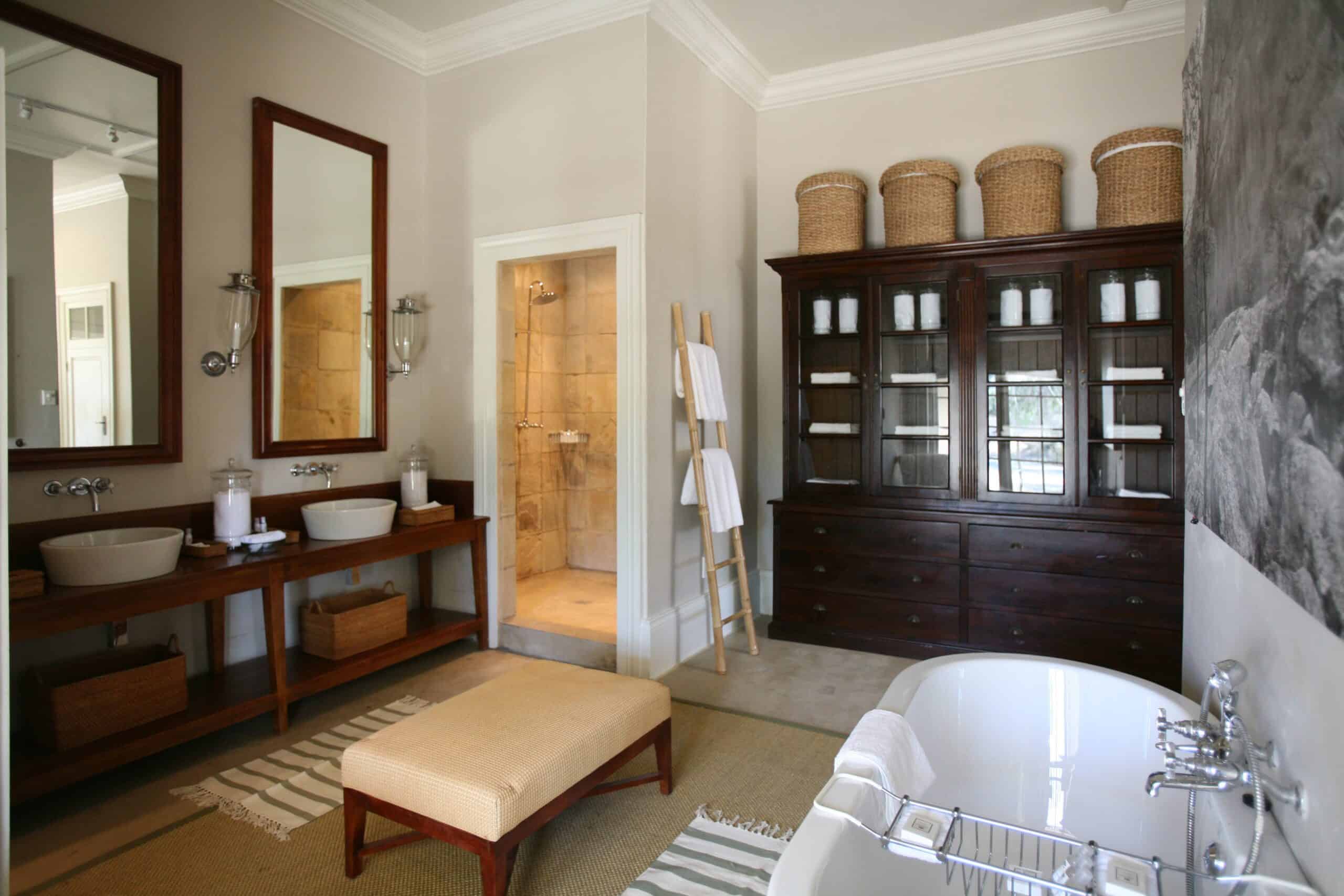 the-manor-bathroom-luxury-villa-samara-reserve
